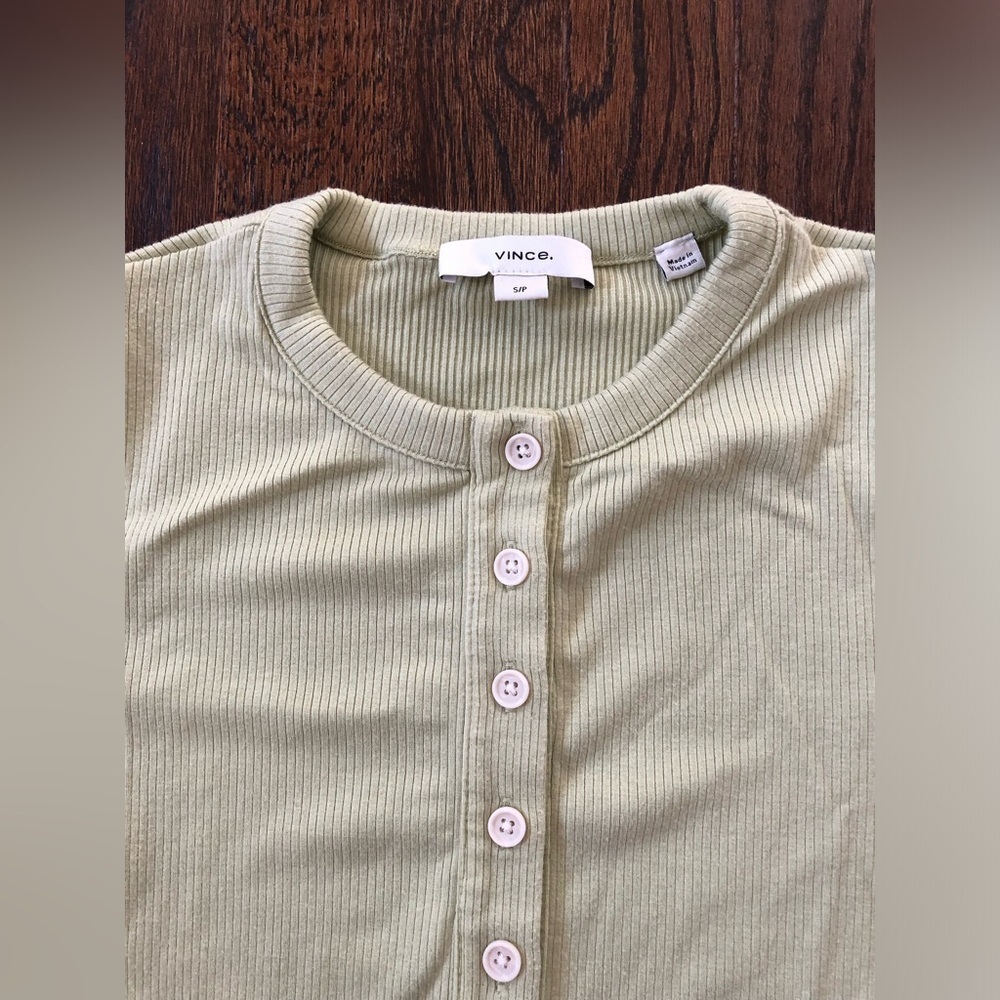 Vince. Women’s Small Pale Green Ribbed 1/4 Button 1/2 Sleeve Henley Top - VGUC! - Picture 4 of 8